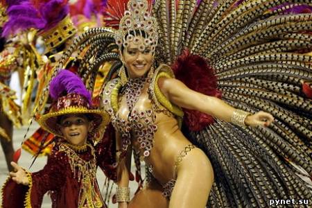 Организаторы бразильского карнавала из-за пожара изменили регламент