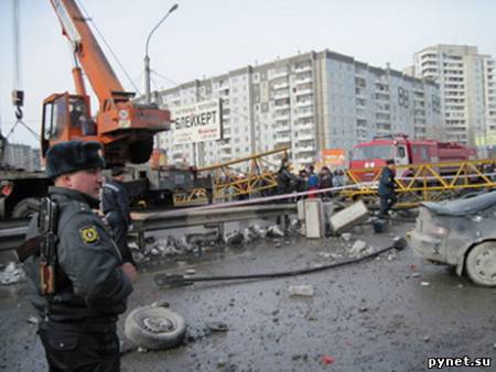 В Красноярске при падении башенного крана погибли два человека. Изображение 1