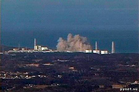 Над "Фукусимой" поднимается столб черного дыма
