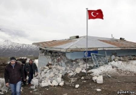 Жертвами землетрясения в Турции стали четыре человека