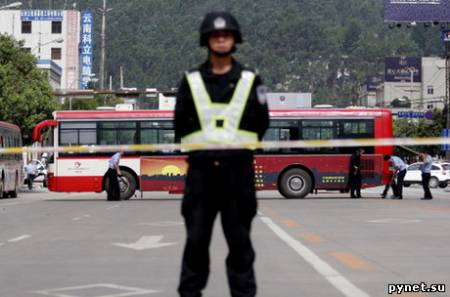 В правительственных зданиях Китая прогремели два взрыва